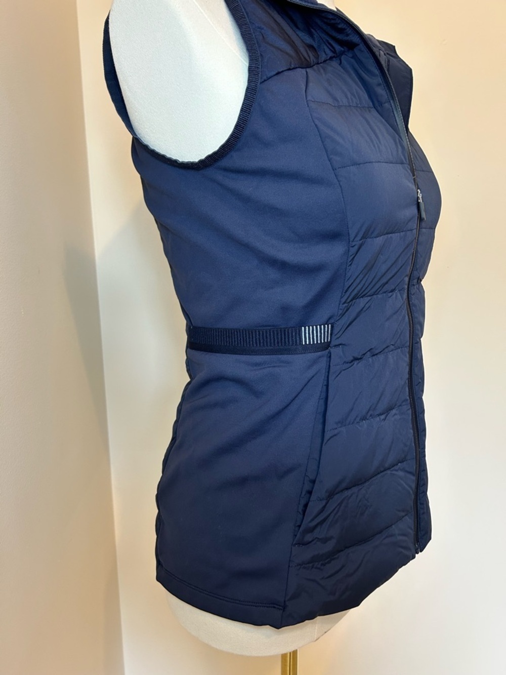 Lululemon Down For It All Vest True Navy Size 6 - Picture 4 of 8